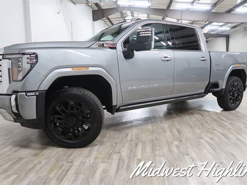 Used 2025 GMC Sierra 2500 Denali w/ Denali Reserve Package AWD/4WD image 4