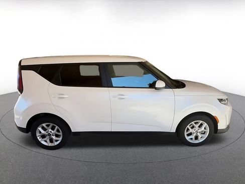 Used 2025 Kia Soul LX w/ LX Technology Package image 16