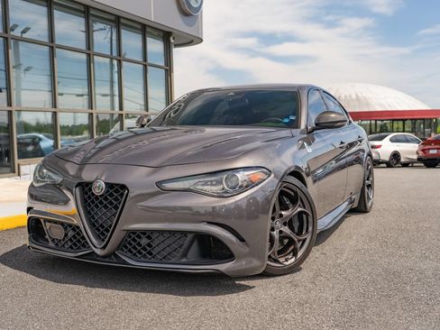 Used 2018 Alfa Romeo Giulia Quadrifoglio RWD image 2