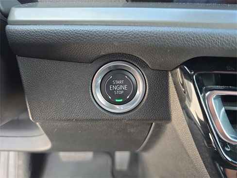 Used 2024 Chevrolet Traverse LT image 27