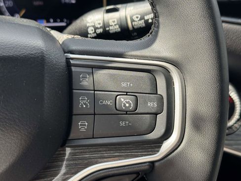 Used 2022 Jeep Wagoneer Series II AWD/4WD image 21