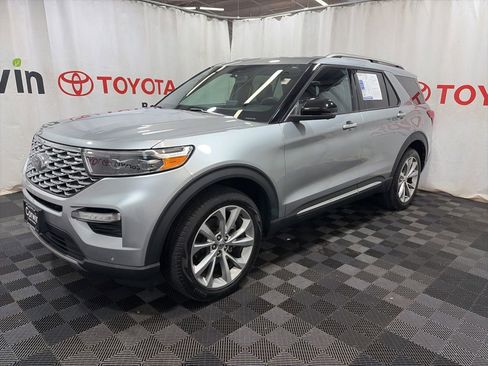 Used 2023 Ford Explorer Platinum w/ Technology Package AWD/4WD image 4