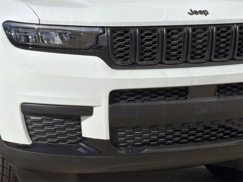 New 2025 Jeep Grand Cherokee L Altitude image 7