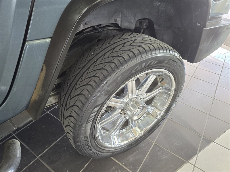 Used 2005 HUMMER H2 w/ Preferred Equipment Group AWD/4WD image 35