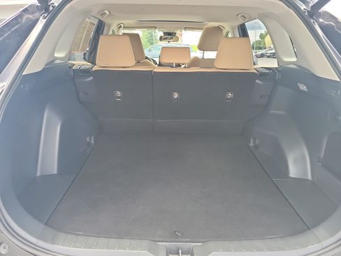 Used 2019 Toyota RAV4 XLE w/ Convenience Package FWD image 9