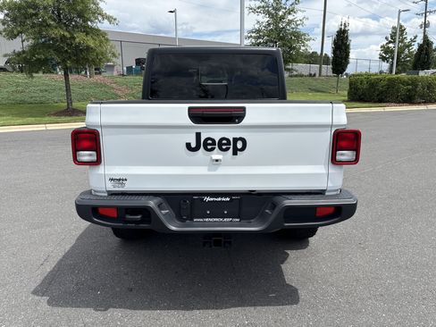 Used 2025 Jeep Gladiator Sport AWD/4WD image 8