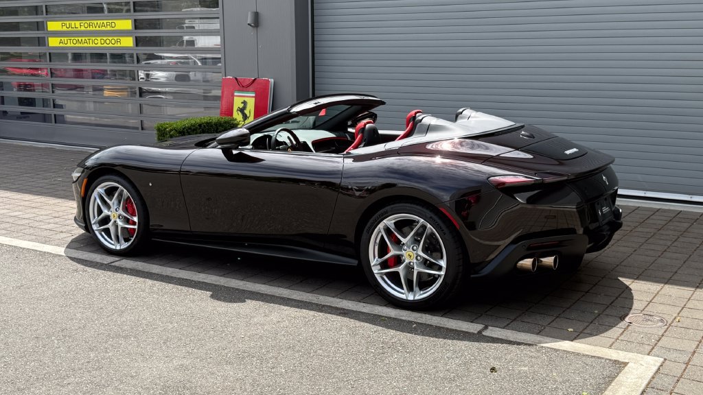 Used 2026 Ferrari Roma Spider RWD image 10