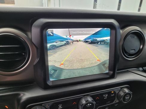 Used 2021 Jeep Gladiator Sport AWD/4WD image 19