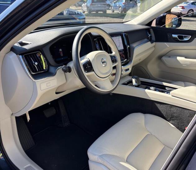 Used 2024 Volvo XC60 B5 Core w/ Protection Package Premier AWD/4WD image 8