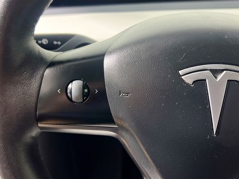 Used 2022 Tesla Model Y Performance image 18