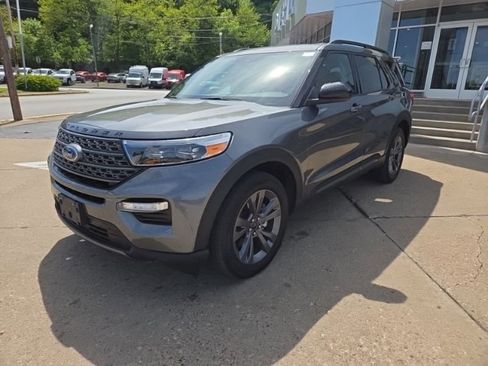 Used 2023 Ford Explorer XLT w/ Equipment Group 202A AWD/4WD image 3