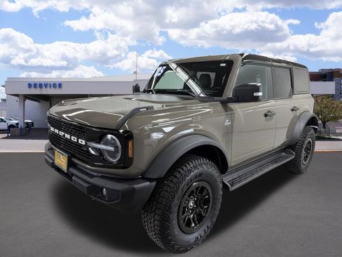 Used 2025 Ford Bronco Outer Banks w/ Sasquatch Package AWD/4WD image 8