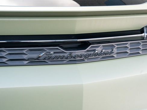 Used 2025 Lamborghini Urus SE AWD/4WD image 18
