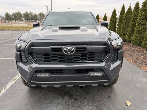 Used 2024 Toyota Tacoma TRD Sport image 7