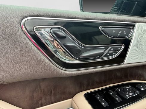 Used 2022 Lincoln Navigator Reserve AWD/4WD image 15