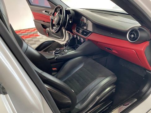 Used 2019 Alfa Romeo Giulia Quadrifoglio w/ Driver Assist Dynamic Package RWD image 8