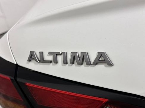 Used 2025 Nissan Altima 2.5 SV FWD image 32