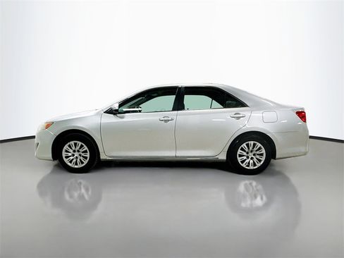 Used 2012 Toyota Camry LE image 4