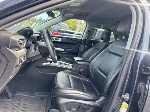 Used 2023 Ford Explorer XLT w/ Equipment Group 202A AWD/4WD image 28