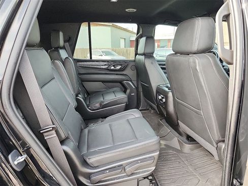 Used 2023 GMC Yukon Denali image 11