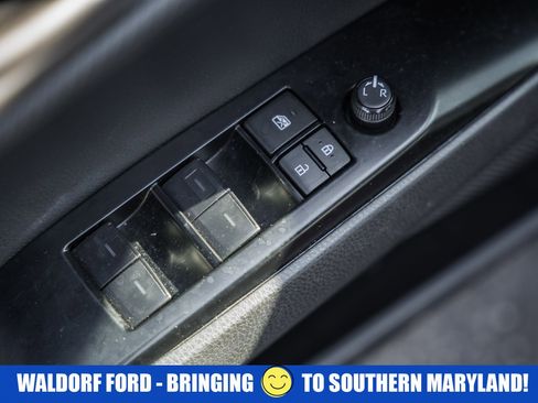 Used 2025 Toyota Camry SE image 38