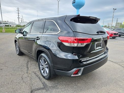Used 2019 Toyota Highlander XLE AWD/4WD image 2