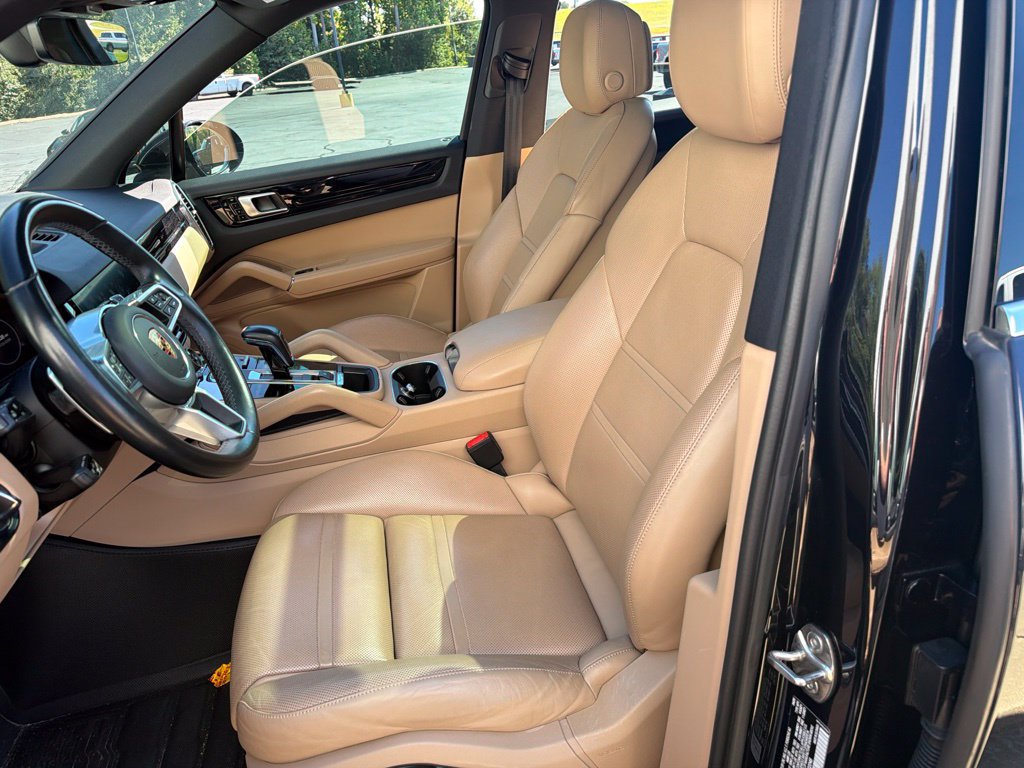 Used 2020 Porsche Cayenne E-Hybrid AWD/4WD image 16