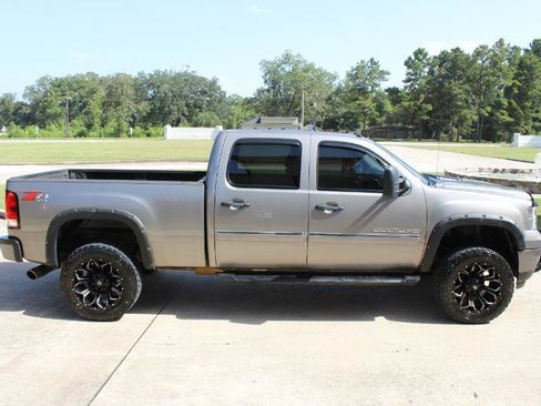 Used 2013 GMC Sierra 2500 Denali w/ Suspension Package, Off-Road AWD/4WD image 18