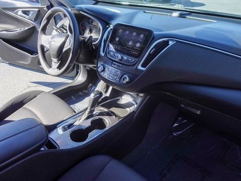 Used 2019 Chevrolet Malibu LT image 14