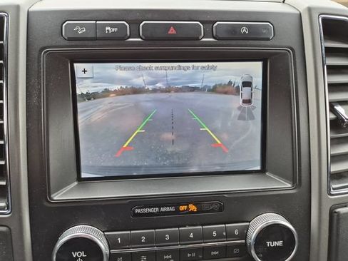 Used 2019 Ford Expedition Max XLT w/ Equipment Group 202A AWD/4WD image 16