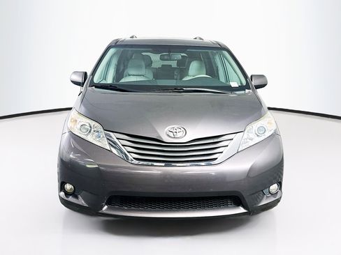 Used 2013 Toyota Sienna XLE FWD image 2