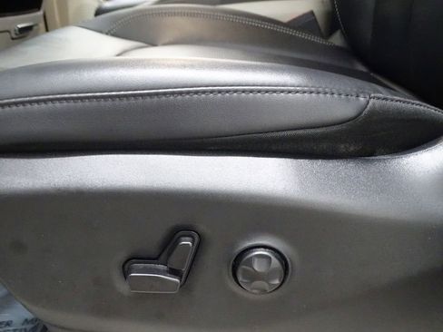 Used 2024 Chrysler Pacifica Touring-L image 20