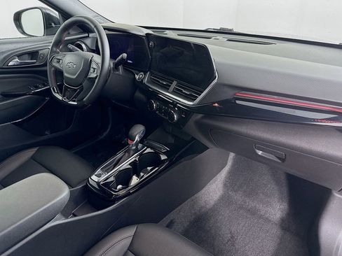 Used 2024 Chevrolet Trax RS image 34