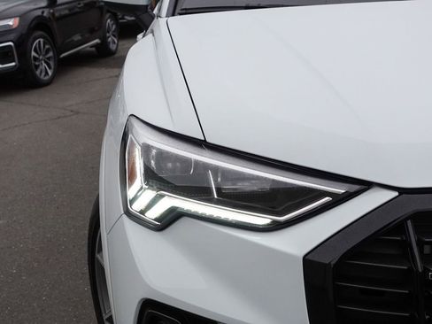 Used 2025 Audi Q3 2.0T Premium w/ Black Optic Sport Package image 5