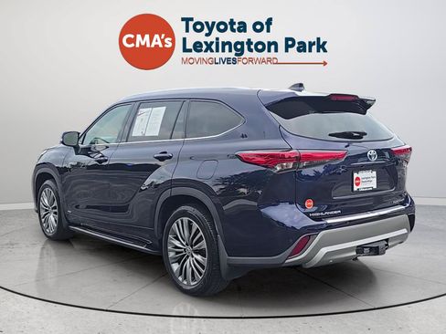Used 2021 Toyota Highlander Platinum AWD/4WD image 3