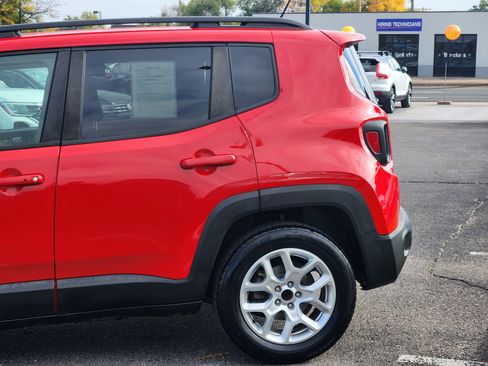 Used 2016 Jeep Renegade Latitude image 3