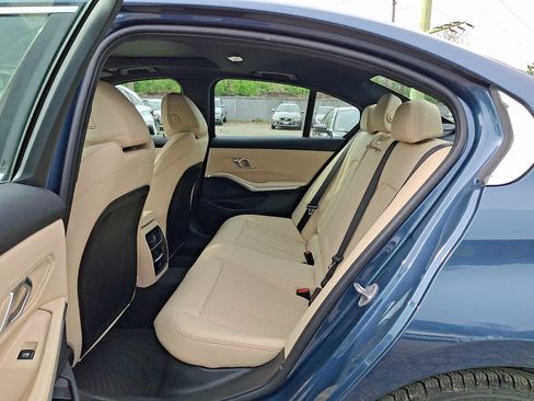 Certified 2025 BMW 330i xDrive Sedan w/ Premium Package AWD/4WD image 10
