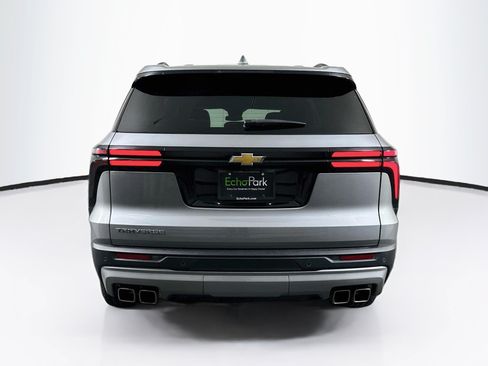 Used 2025 Chevrolet Traverse LT FWD image 7