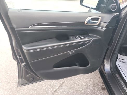 Used 2014 Jeep Grand Cherokee Limited image 12