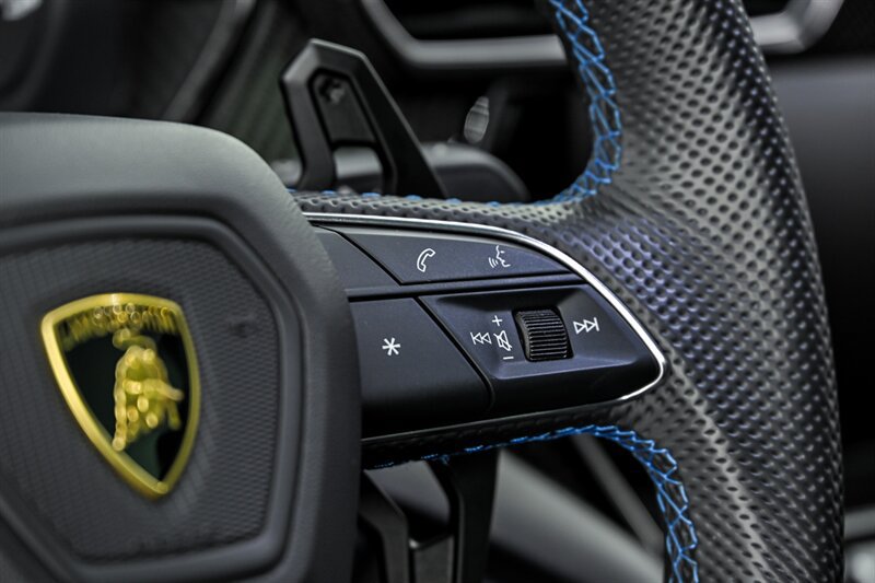Used 2022 Lamborghini Urus AWD/4WD image 39