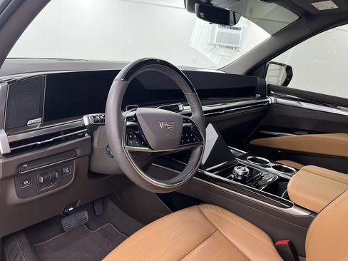 Used 2025 Cadillac Escalade Premium Luxury RWD image 10
