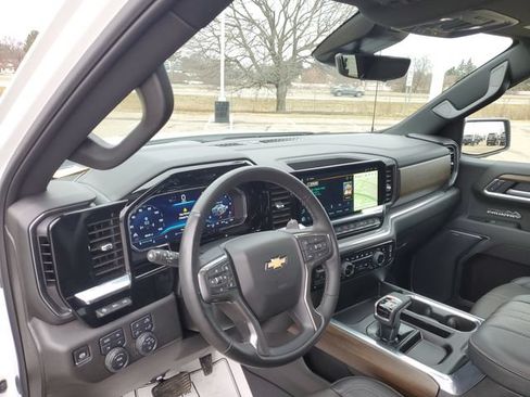 Used 2025 Chevrolet Silverado 1500 High Country AWD/4WD image 8