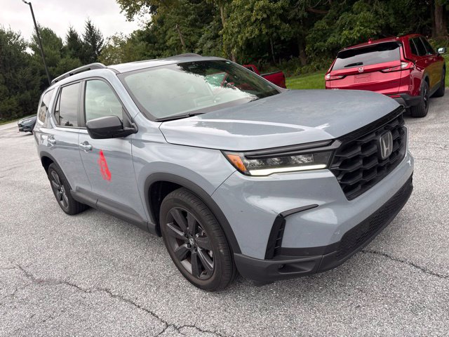 Used 2025 Honda Pilot Sport image 13