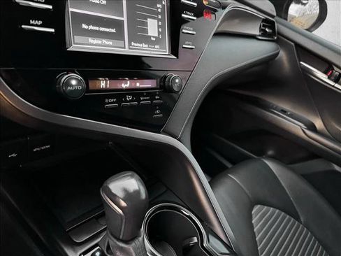 Used 2020 Toyota Camry SE image 15