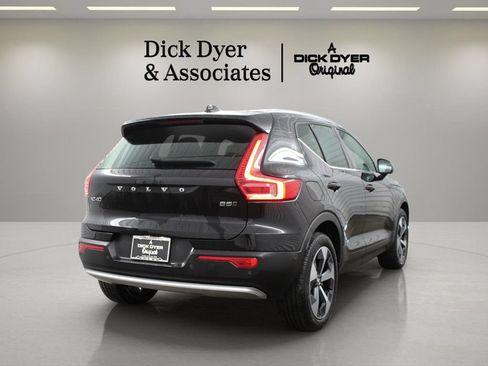 Used 2024 Volvo XC40 B5 Plus AWD/4WD image 11