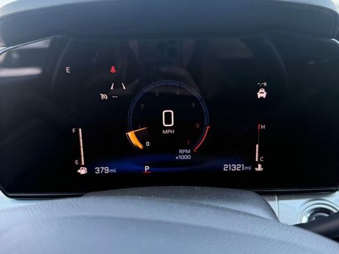 Used 2025 Chevrolet Trax LT w/ LT Convenience Package image 7