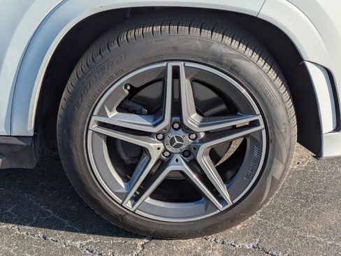 Used 2022 Mercedes-Benz GLS 450 4MATIC image 11