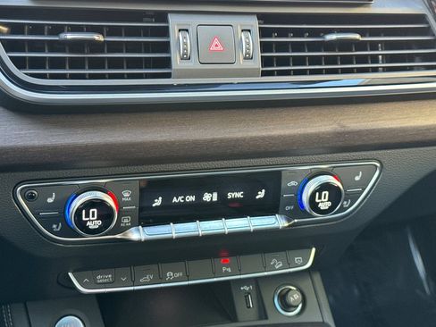 Used 2024 Audi Q5 e Premium Plus w/ Premium Plus Package image 19