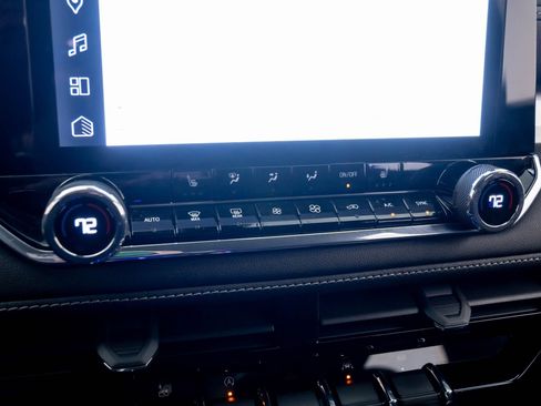 Used 2023 Chevrolet Colorado LT w/ LT Convenience Package II image 24