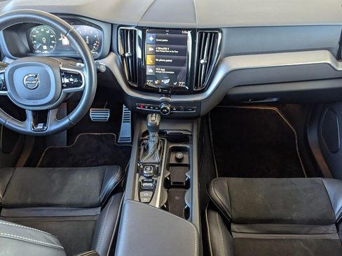 Used 2018 Volvo XC60 T6 R-Design w/ Convenience Package image 15